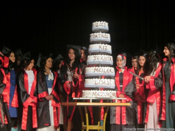 Patnos Kız Teknik ve Meslek Lisesi görkemli bir törenle ilk mezunlarını verdi