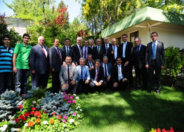 Ekrem Çelebi&#039;den Plan ve Bütçe Komisyonu Üyelerine yöresel kahvaltı ikramı